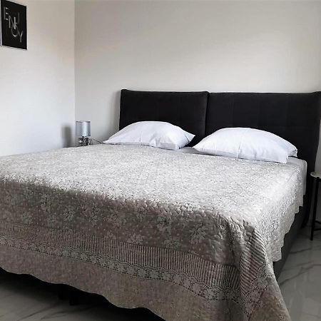 Premium Apartments Adore 诺瓦利娅 外观 照片